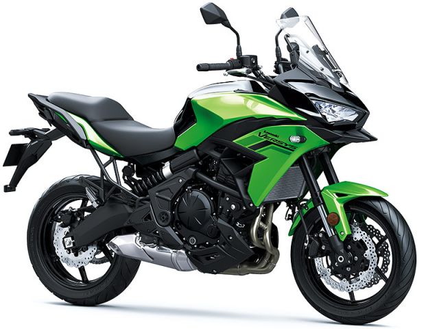 2027年 Versys 650 キャンディライムグリーン×メタリックスパークブラック（カタログメイン）