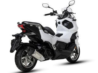 2026年 ADX125（リアビュー）