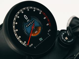 2027年 Bonneville T40（メーター表示イメージ）
